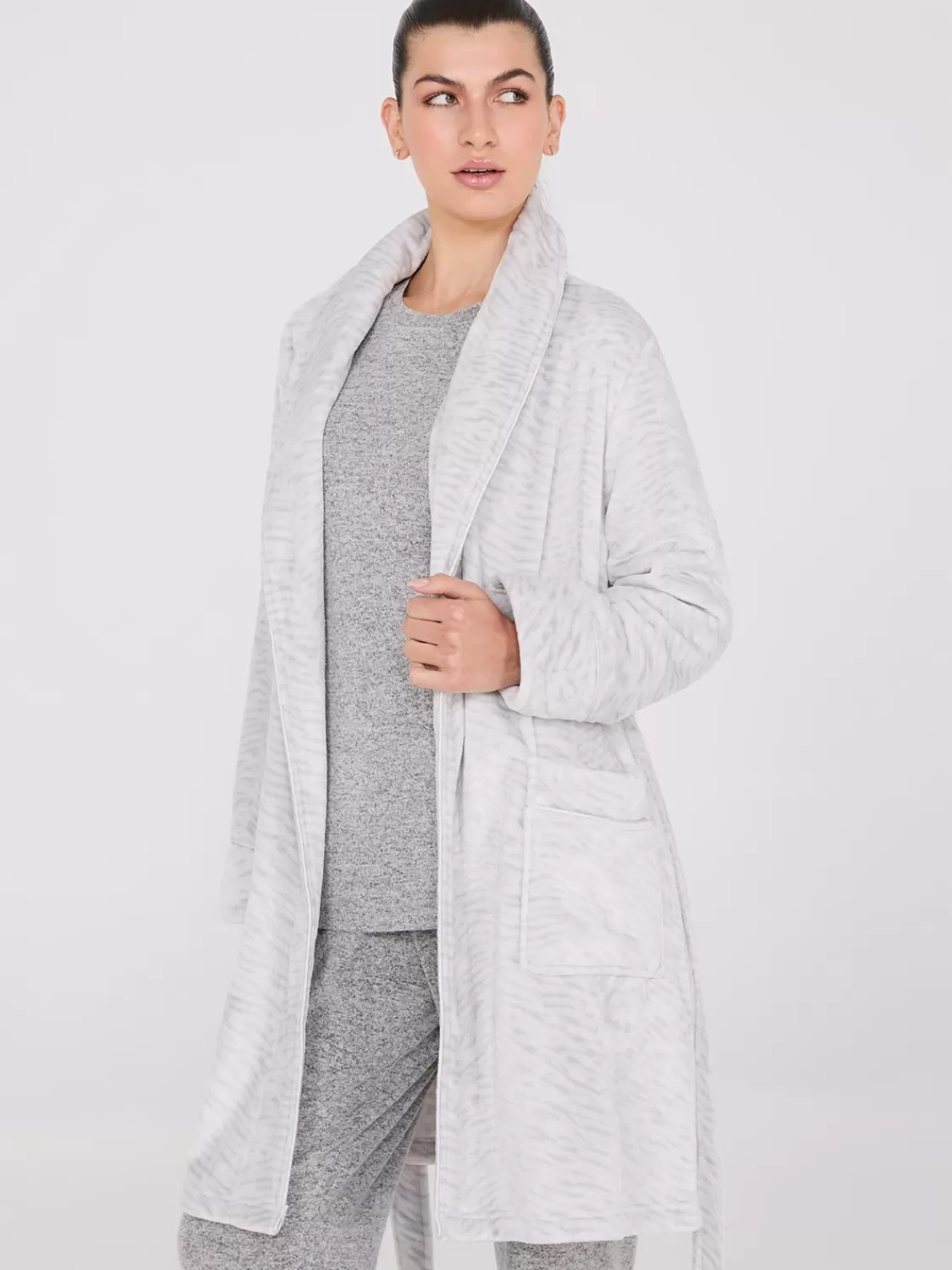 Suzy Shier Lounge & Pjs*Animal Print Plush Robe