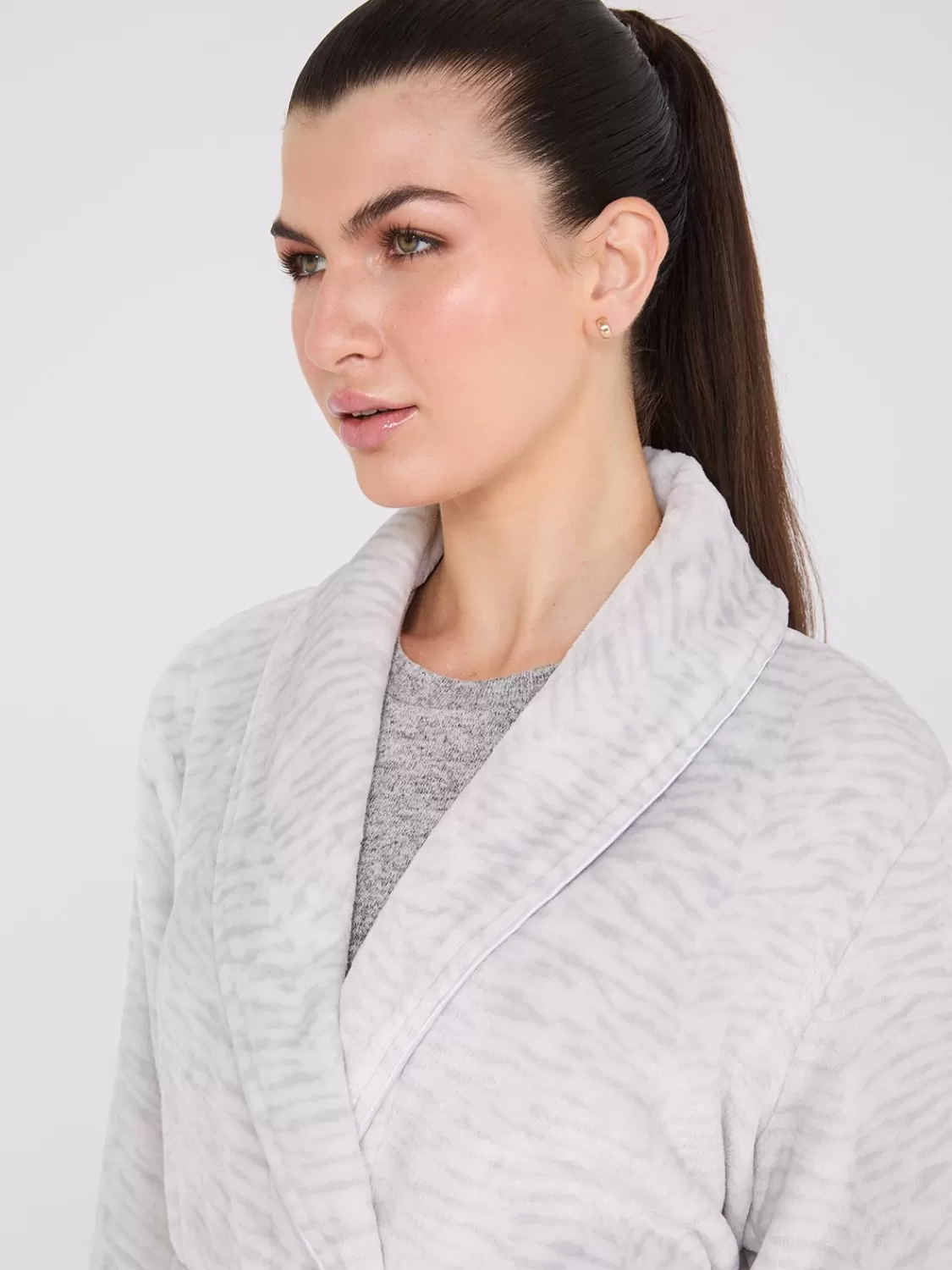 Suzy Shier Lounge & Pjs*Animal Print Plush Robe