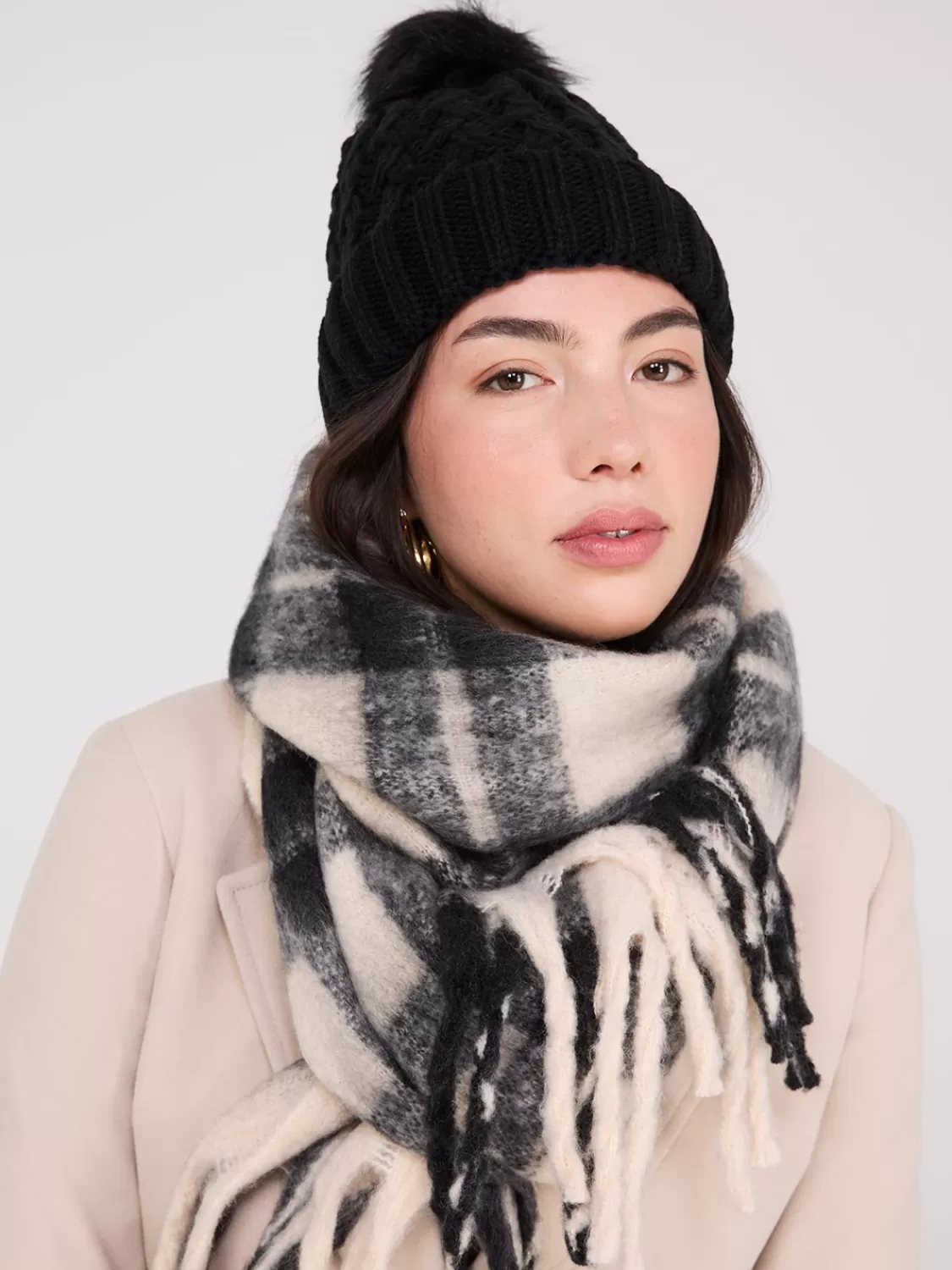 Suzy Shier Hats & Scarves & Gloves*Cable Knit Hat With Faux Fur Pom Pom