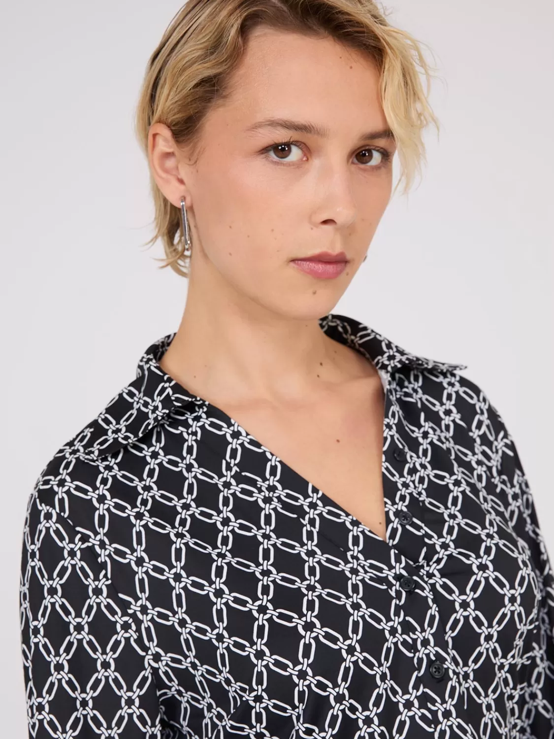 Suzy Shier Tops | Long Sleeve*Chain Print Split Neck Button-Down Blouse