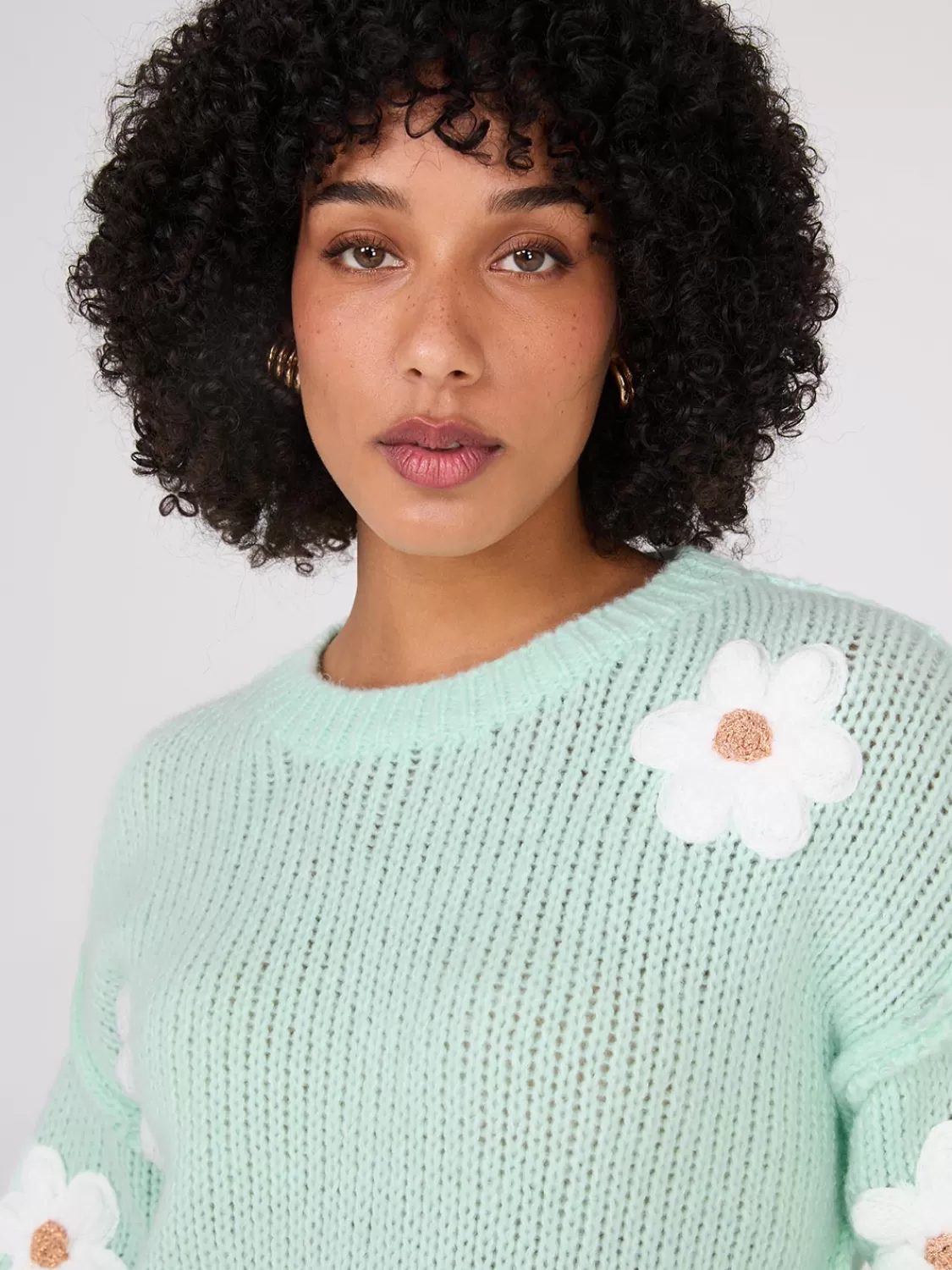Suzy Shier Long Sleeve | Sweaters & Cardigans*Crew Neck Sweater With Crochet Flowers