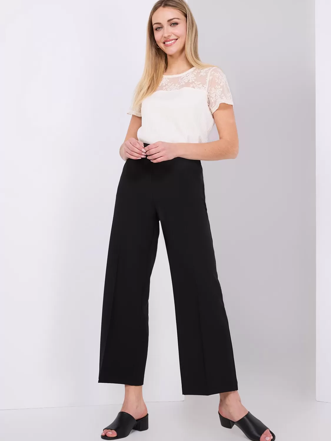 Suzy Shier Bottoms | Pants*Cropped Wide-Leg Pants With Gold Hardware
