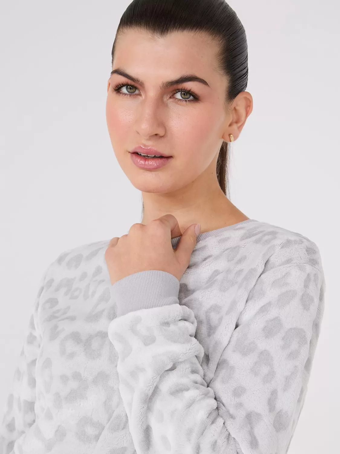 Suzy Shier Lounge & Pjs*Embossed Animal Print Plush Pajama Set