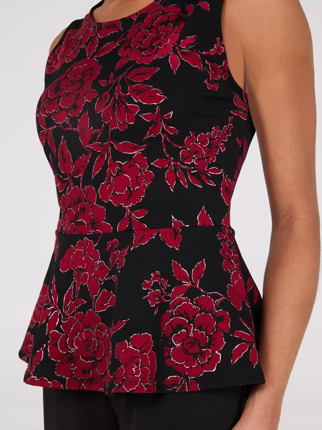 Suzy Shier Sleeveless*Floral Peplum Top