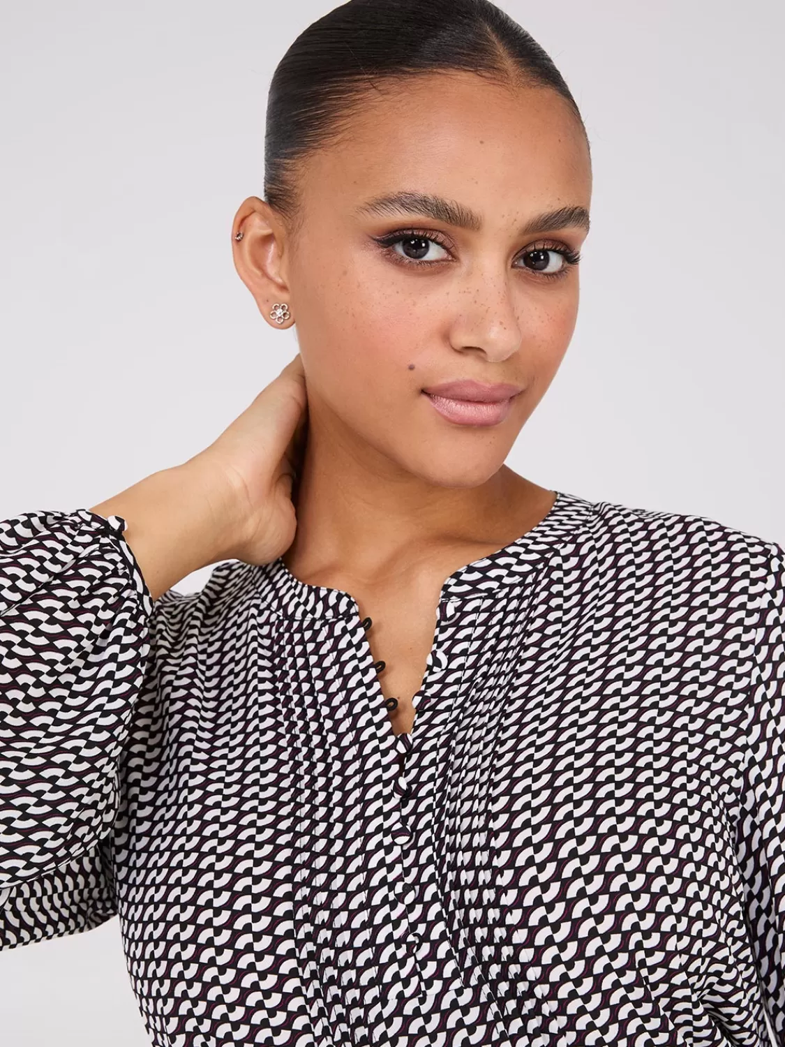 Suzy Shier Tops | Long Sleeve*Geo Print Pintuck Popover Blouse