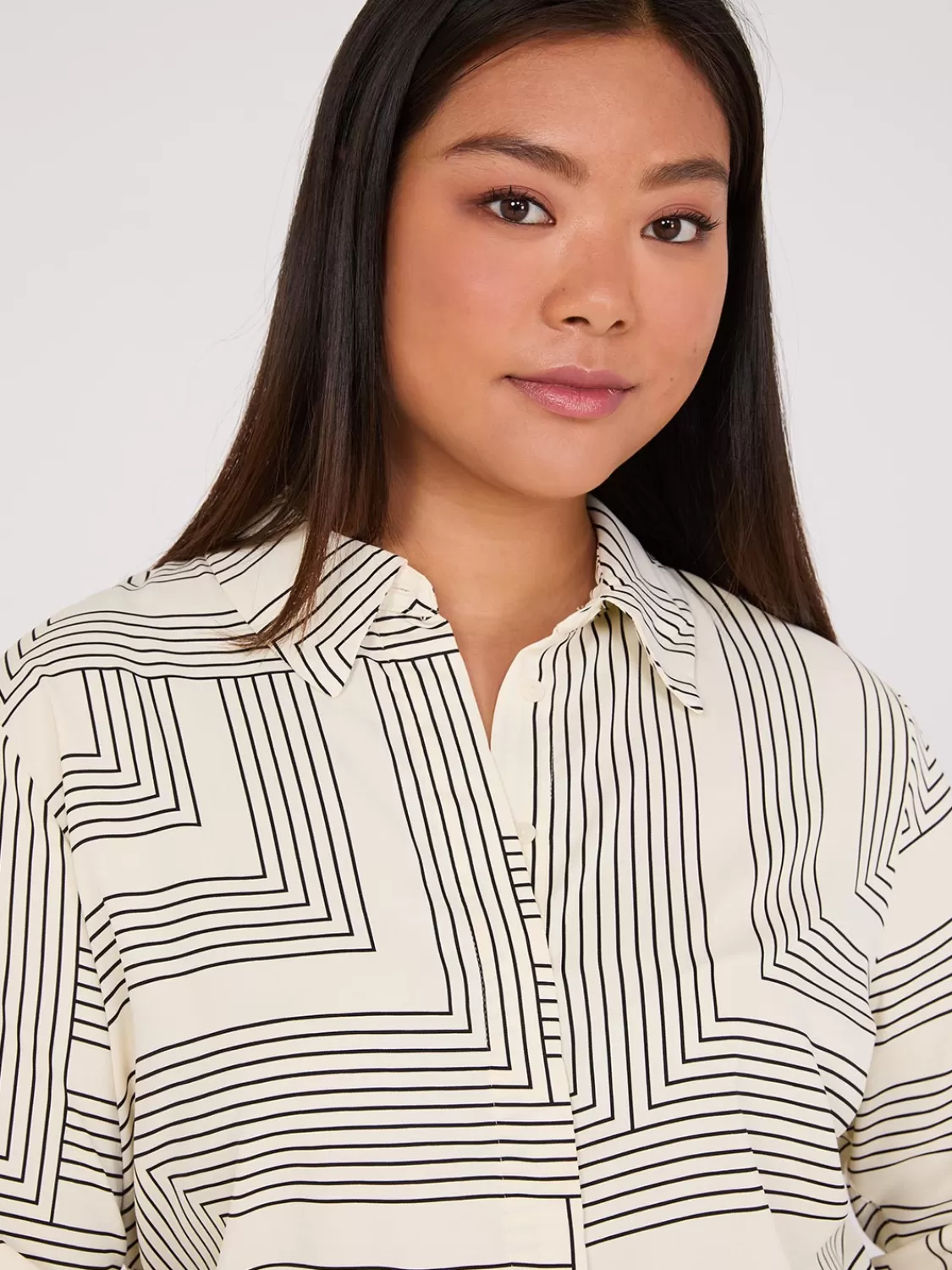 Suzy Shier Tops | Long Sleeve*Geo Print Rounded Hem Blouse