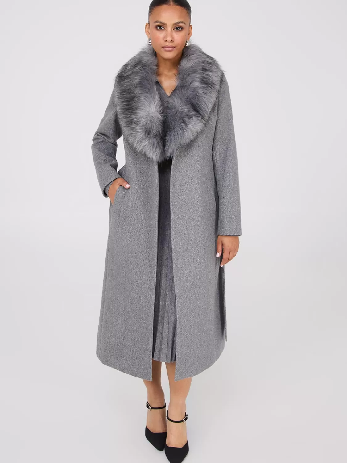 Suzy Shier Coats | Coats*Long Wrap Coat With Faux Fur Collar