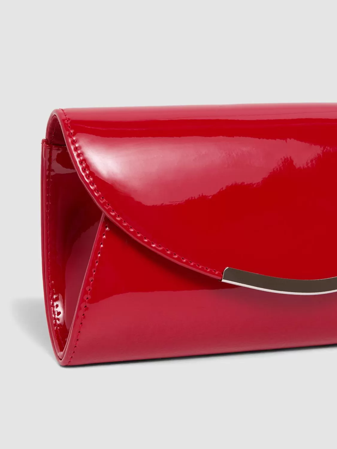 Suzy Shier Handbags By Le Château*Patent-Leather Clutch