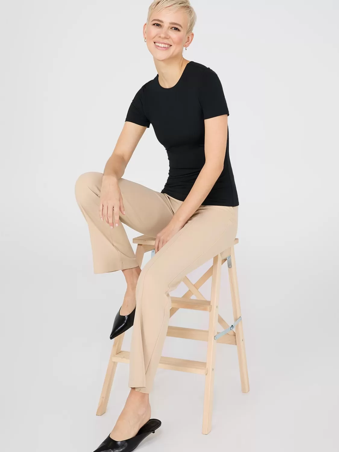 Suzy Shier Suzy Everyday | Short Sleeve*Sculpting Crew Neck T-Shirt