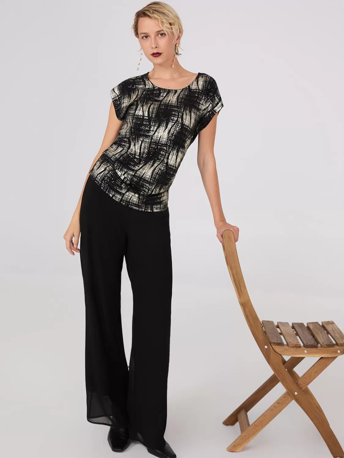 Suzy Shier Short Sleeve*Sequin Abstract Print Short Sleeve Top