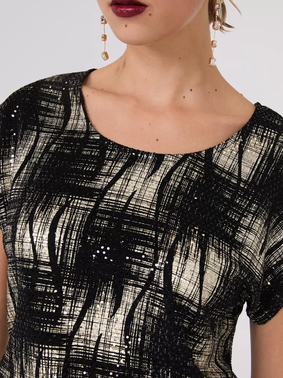 Suzy Shier Short Sleeve*Sequin Abstract Print Short Sleeve Top