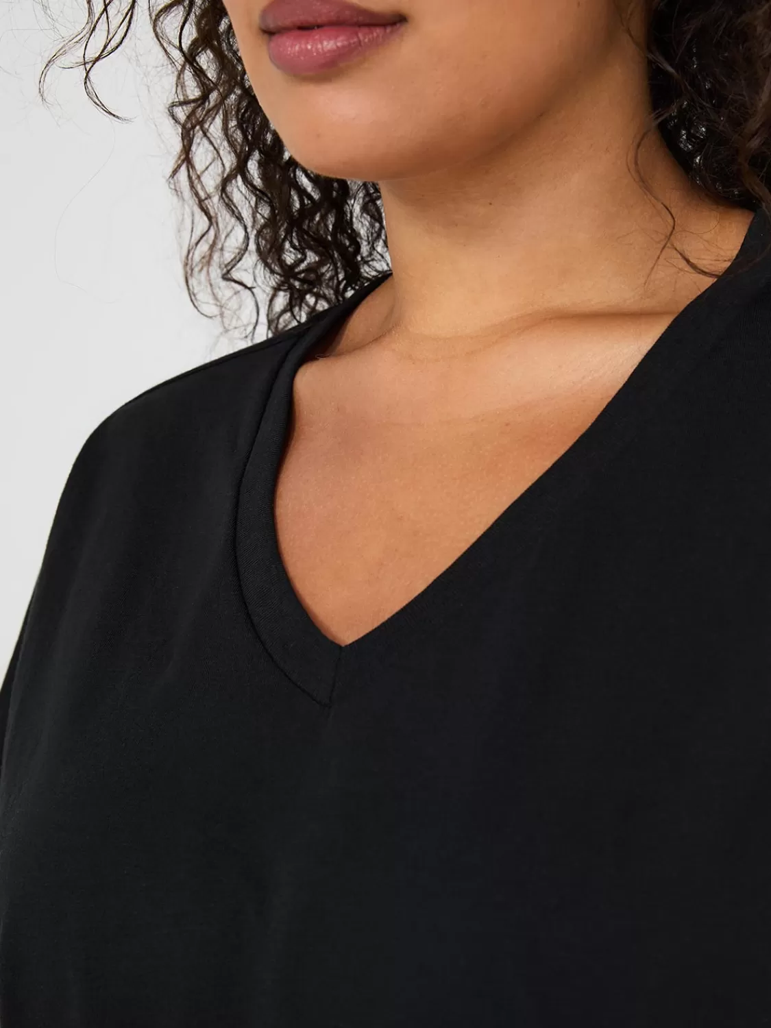 Suzy Shier Suzy Everyday | Short Sleeve*Short Dolman Sleeve V-Neck T-Shirt