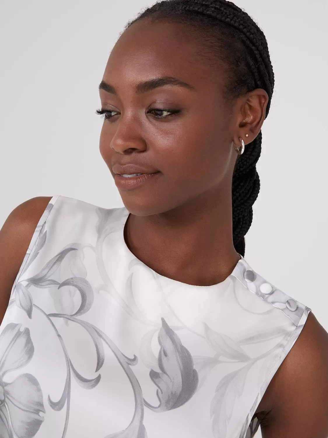 Suzy Shier Tops | Sleeveless*Sleeveless Floral Print Satin Top With Button Details