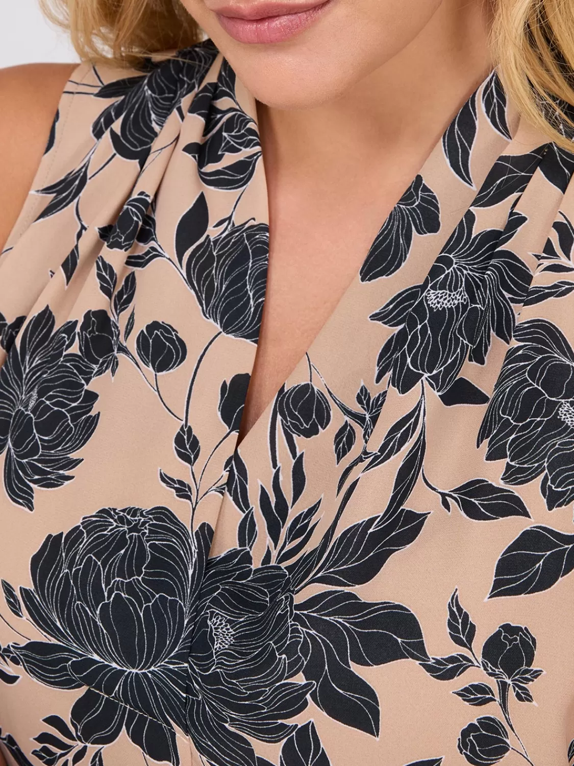 Suzy Shier Tops | Sleeveless*Sleeveless Floral Print V-Neck Blouse