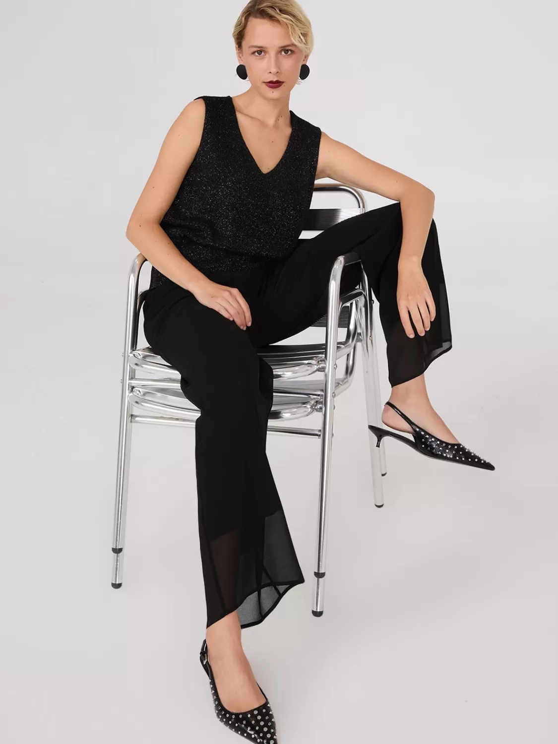 Suzy Shier Sleeveless*Sleeveless Metallic V-Neck Top