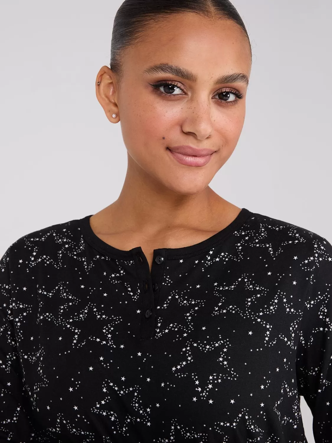 Suzy Shier Lounge & Pjs*Star Print Henley Pajama Set