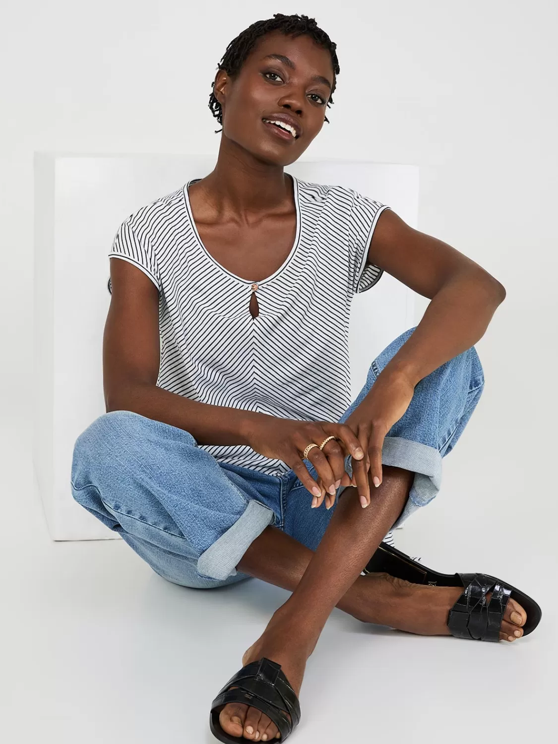 Suzy Shier Short Sleeve*Striped Front Keyhole Top
